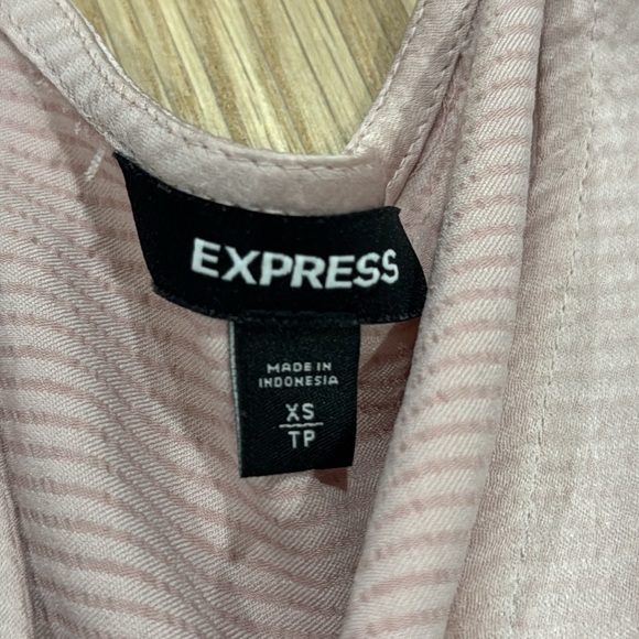 Express Ruffle Top - Picture 2 of 2